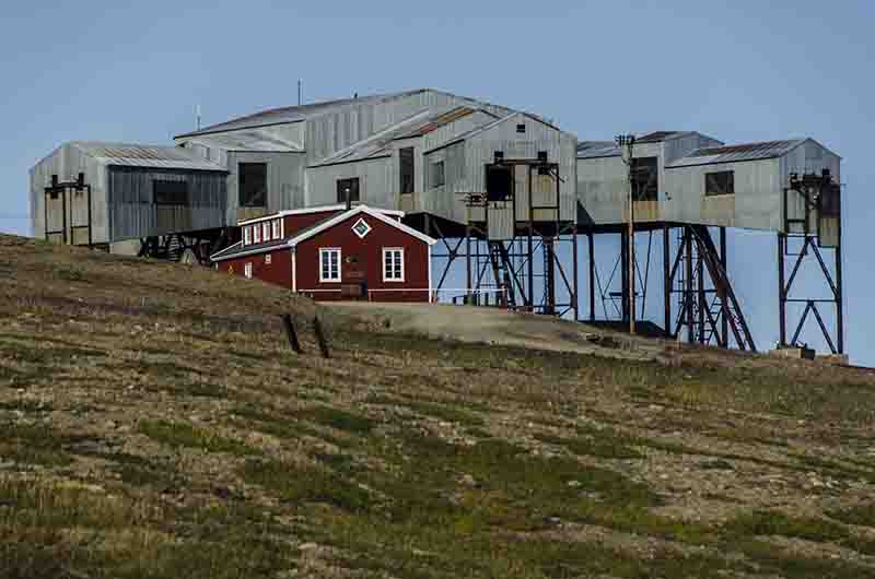 27 - Noruega - islas Svalbard - isla de Spitsbergen - Longyearbyen - antiguas instalaciones mineras